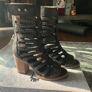 Freebird Lotus Sandal